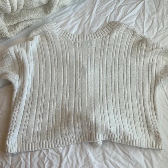 white hollister cropped sweater size L - Picture 2 of 3